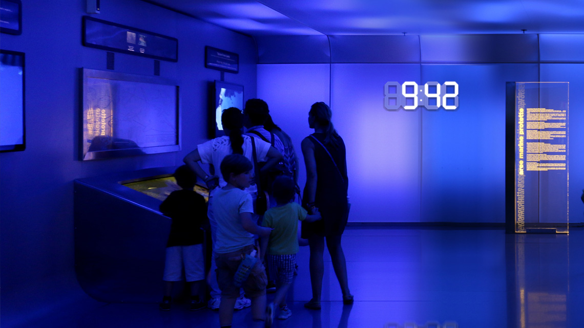Mega White Clock 10
